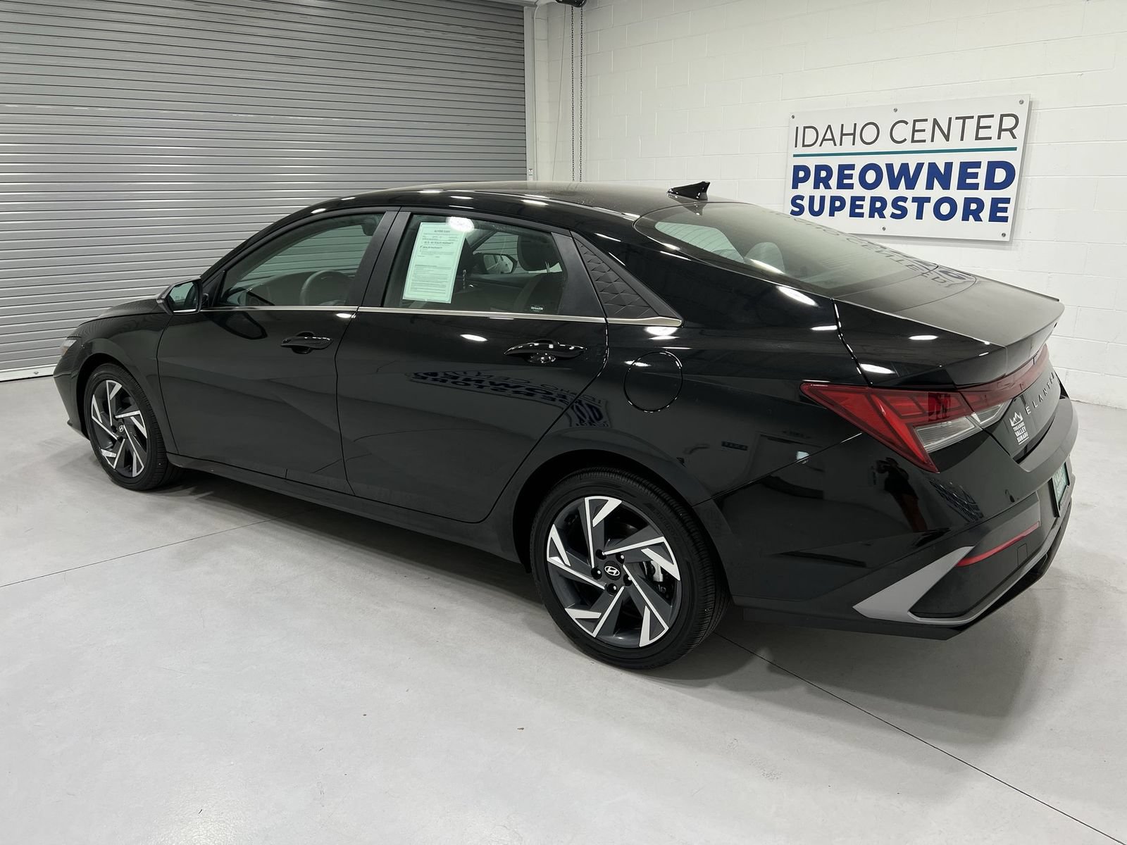 Used 2025 Hyundai Elantra Limited FWD image 6