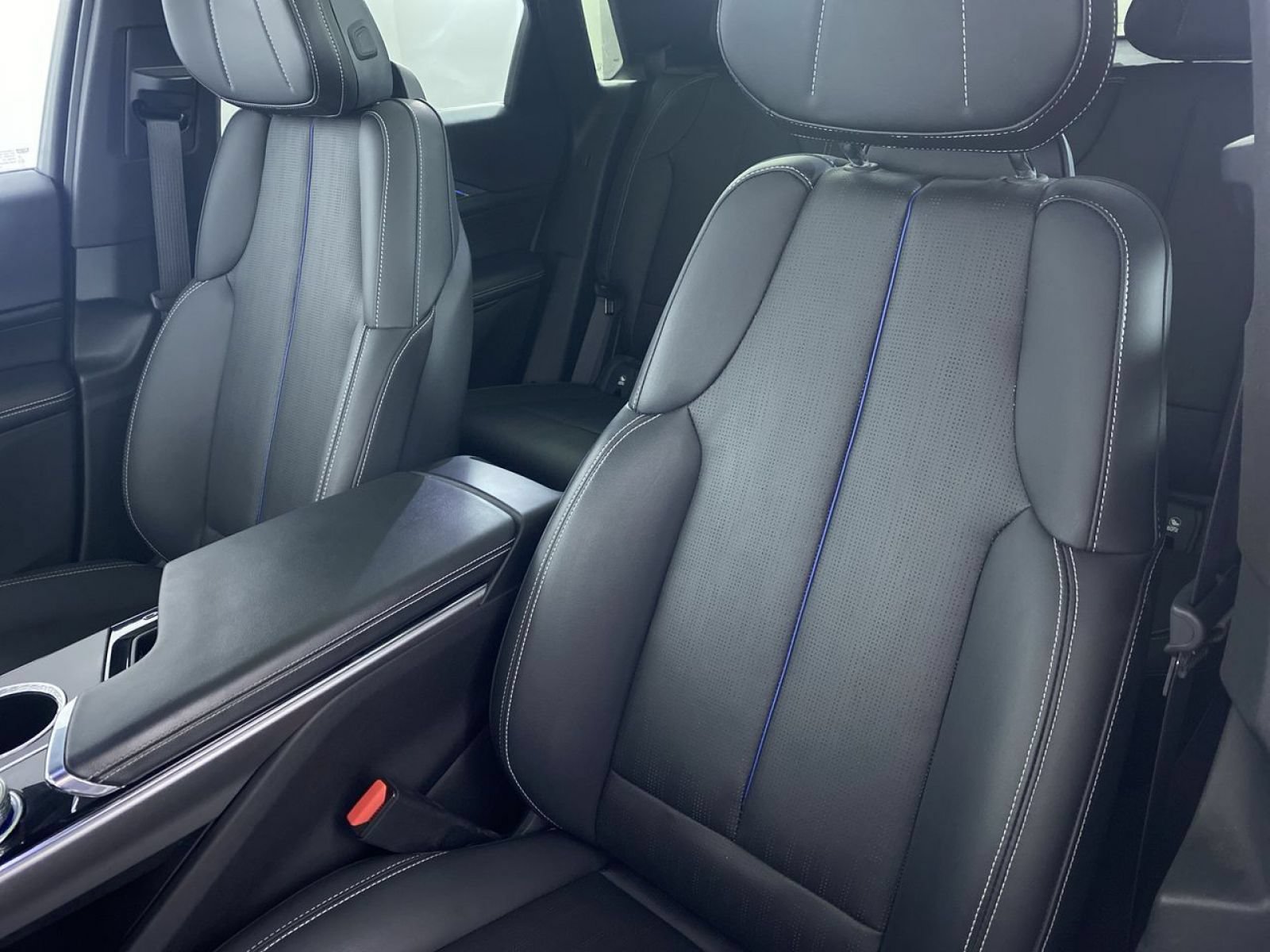 Certified 2024 Cadillac Lyriq Luxury AWD/4WD image 11