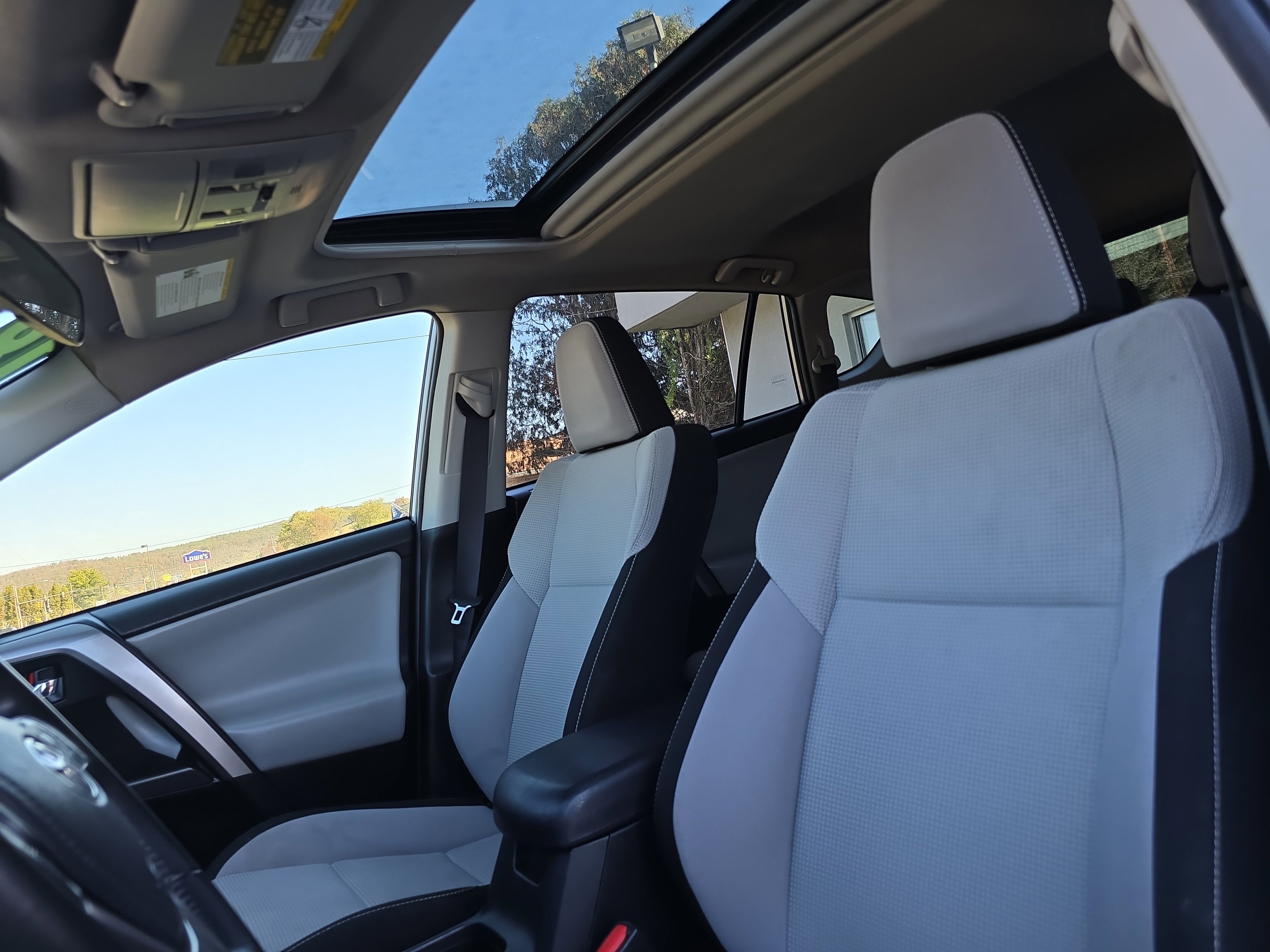 Used 2018 Toyota RAV4 XLE image 13