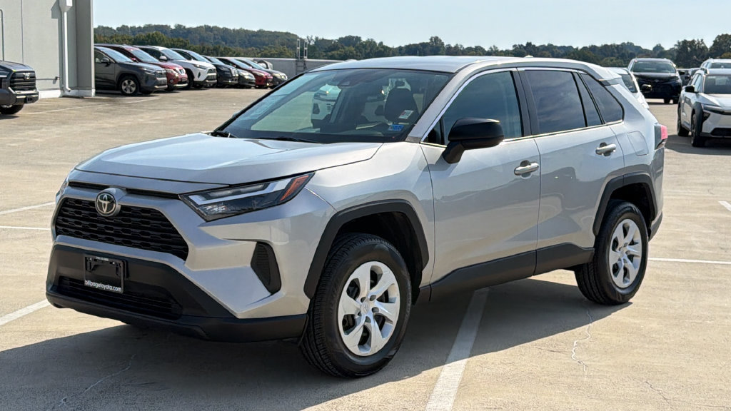 Used 2025 Toyota RAV4 LE AWD/4WD image 2