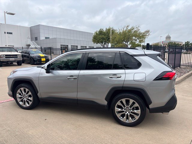 Used 2020 Toyota RAV4 XLE Premium FWD image 8