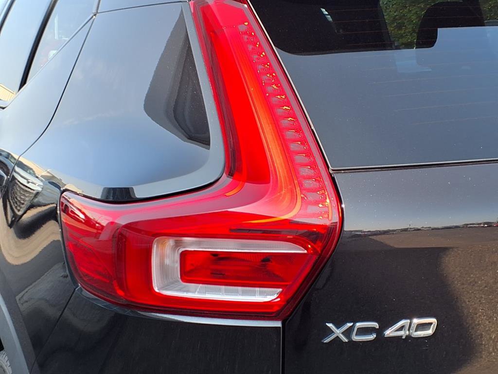 Used 2022 Volvo XC40 T5 R-Design w/ Advanced Package image 26