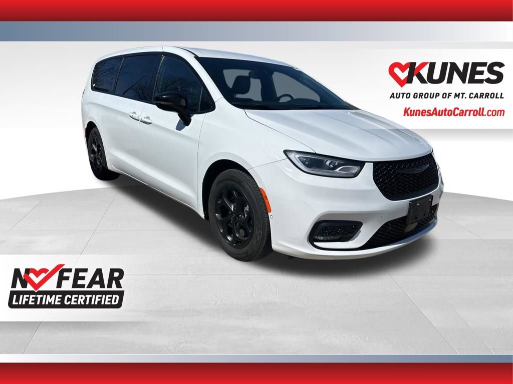 Used 2024 Chrysler Pacifica Select image 1