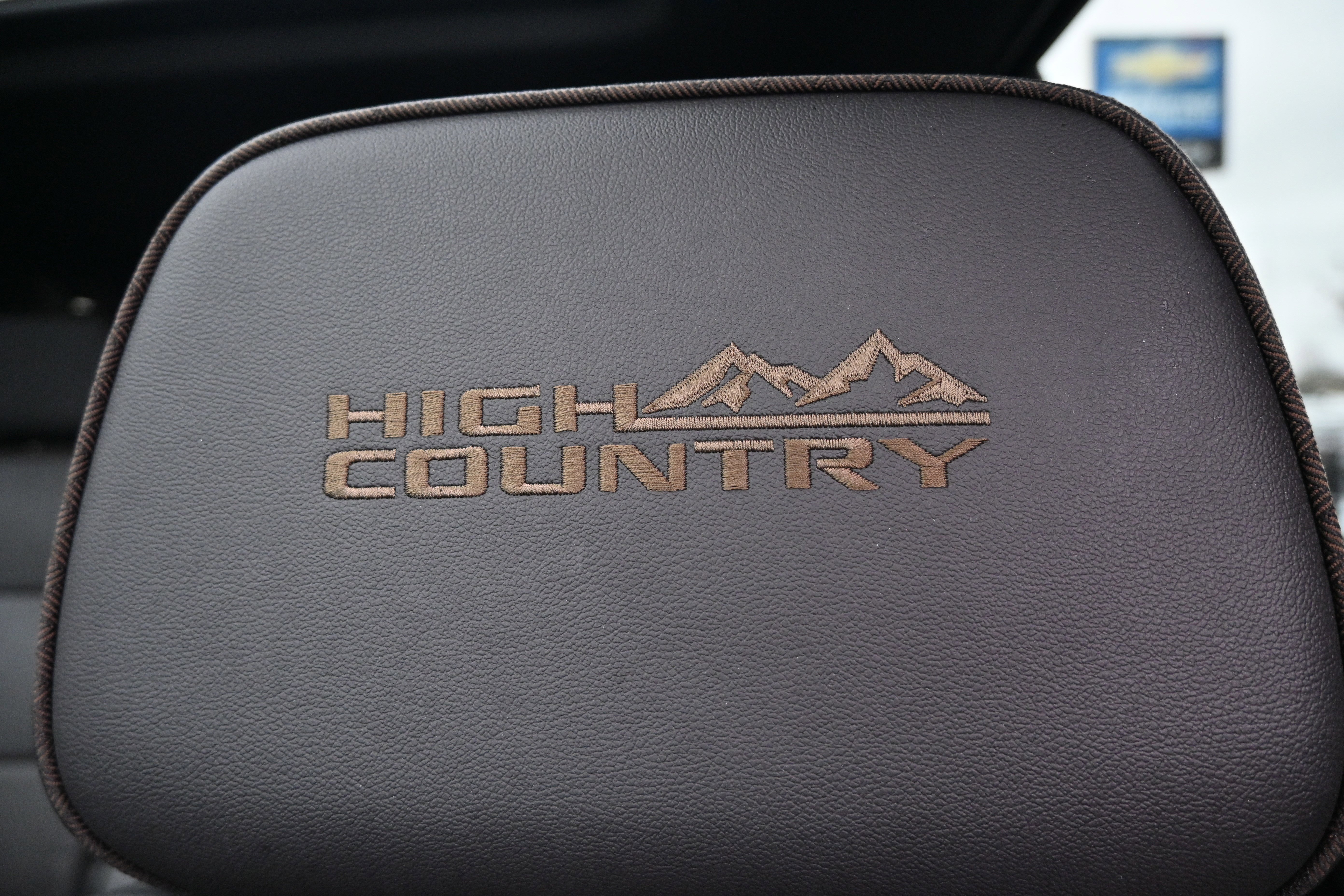 Used 2023 Chevrolet Suburban High Country image 5
