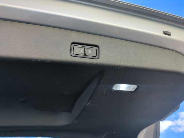 Used 2025 Audi Q5 Premium w/ Convenience Package image 7