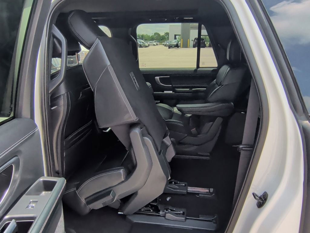 Used 2025 Ford Expedition Max Platinum w/ Stealth Appearance Package AWD/4WD image 37