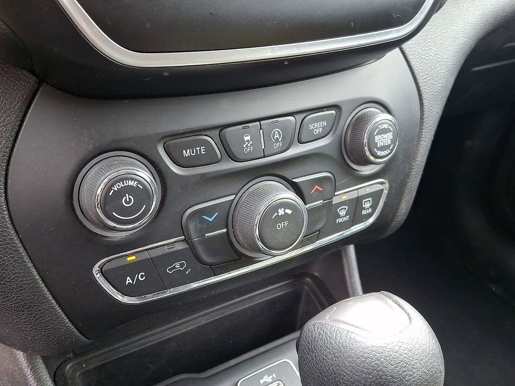 Used 2020 Jeep Cherokee Latitude image 18