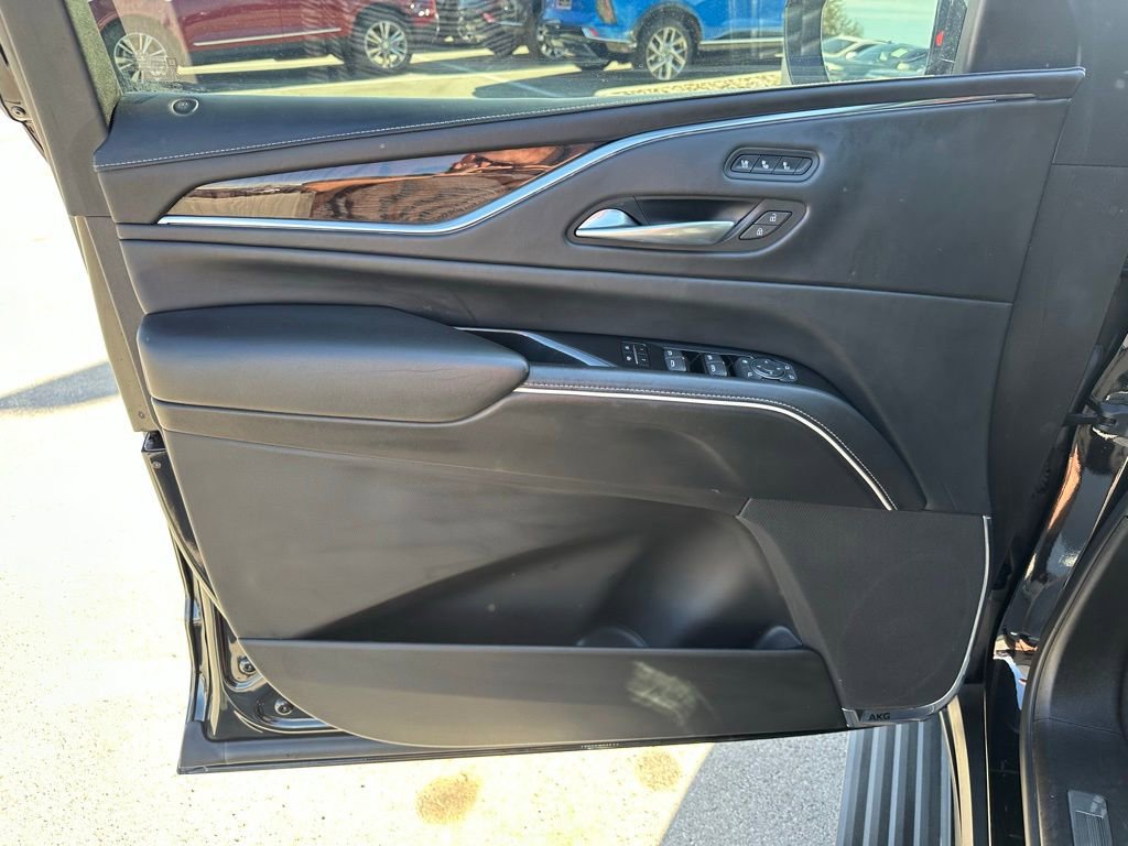 Used 2023 Cadillac Escalade ESV Premium Luxury Platinum image 24
