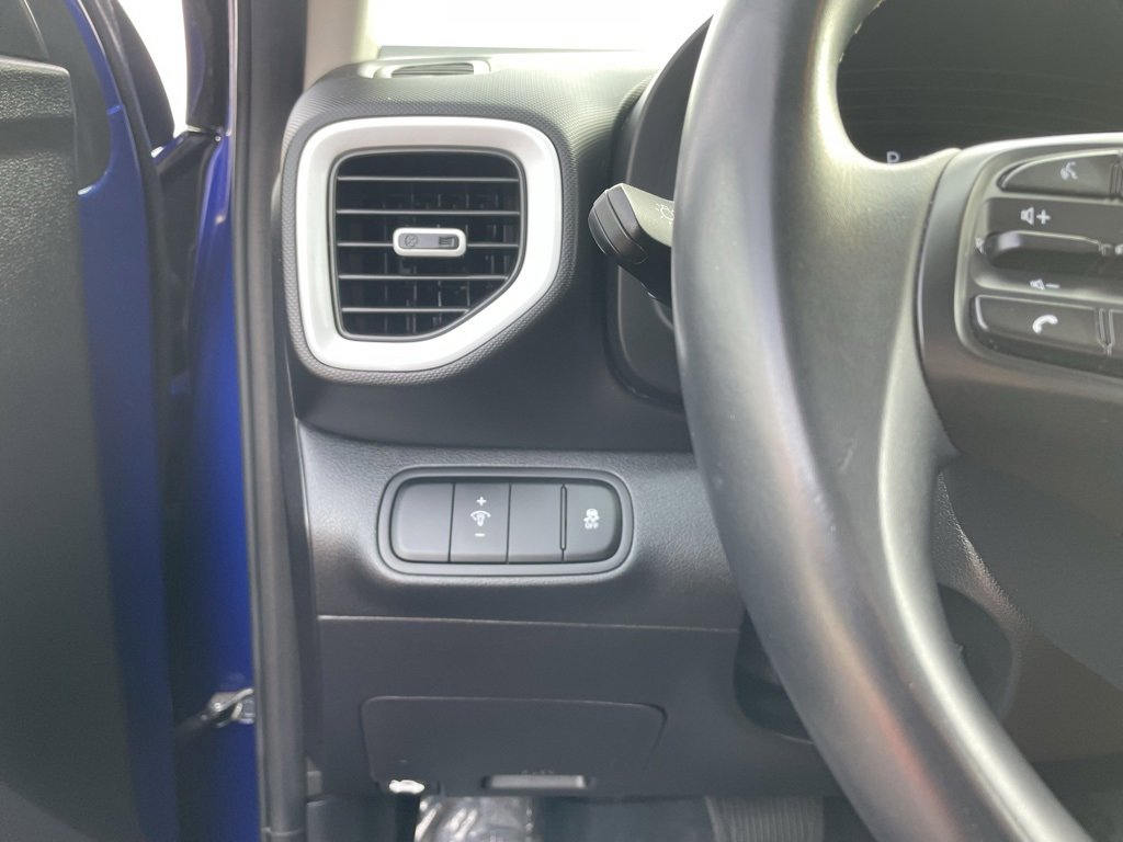 Used 2023 Hyundai Venue Limited w/ Cargo Package image 18