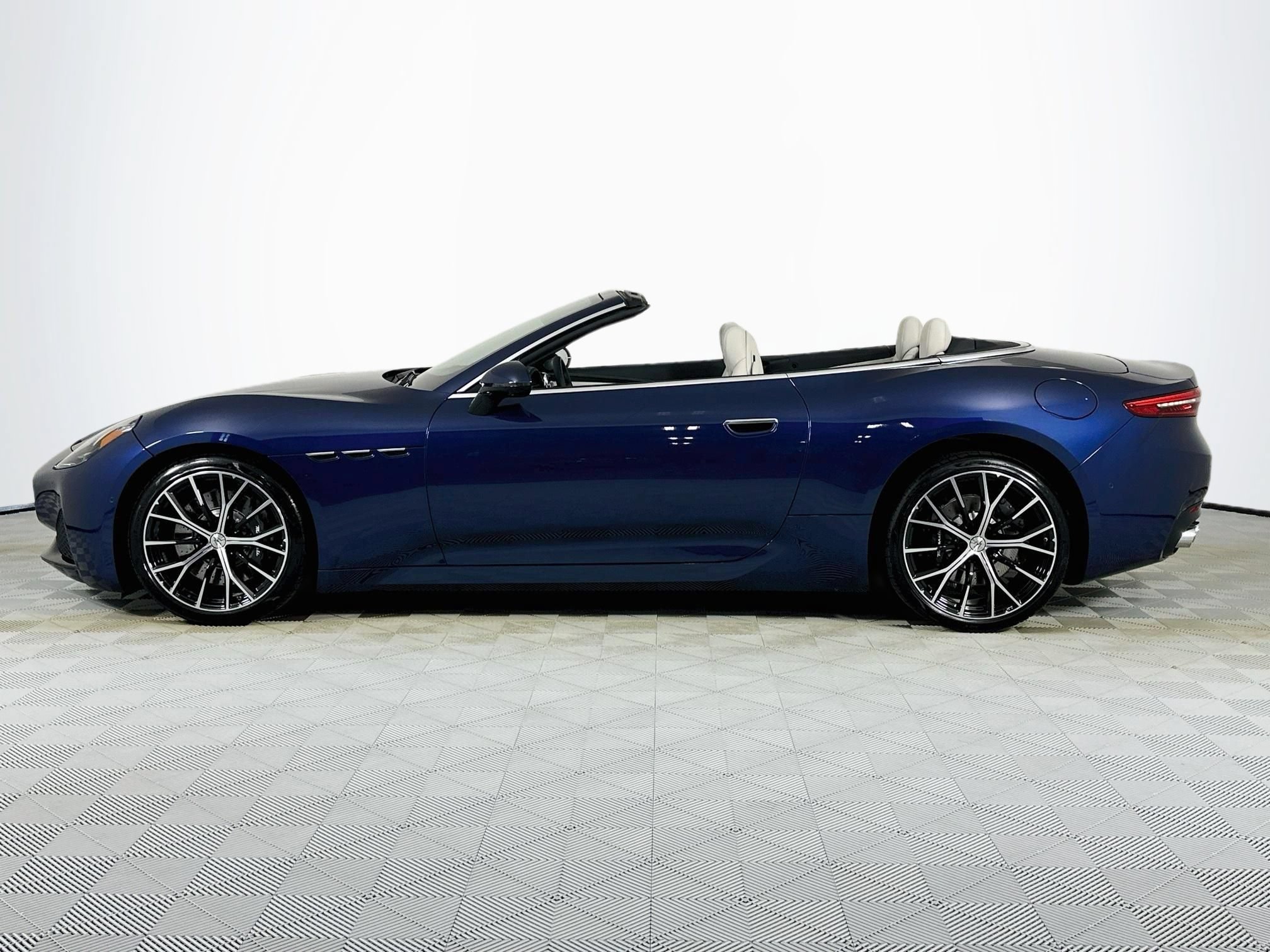 New 2026 Maserati GranCabrio Modena AWD/4WD image 8