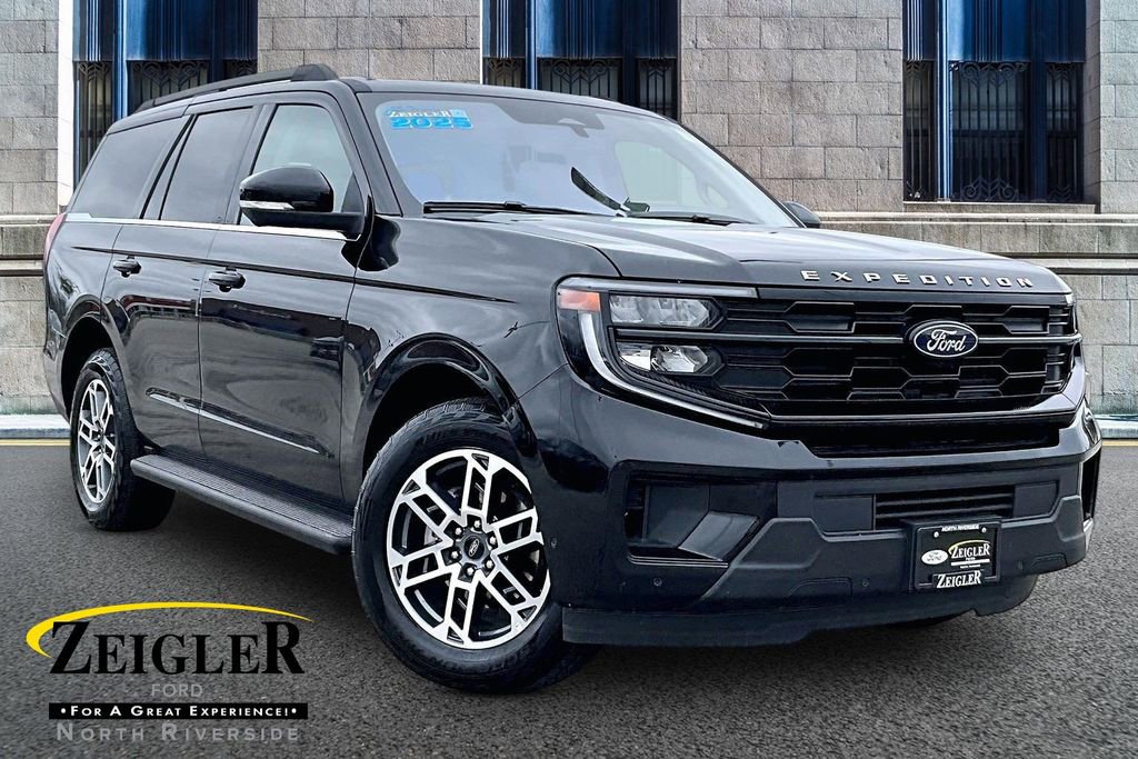Used 2025 Ford Expedition Active image 1