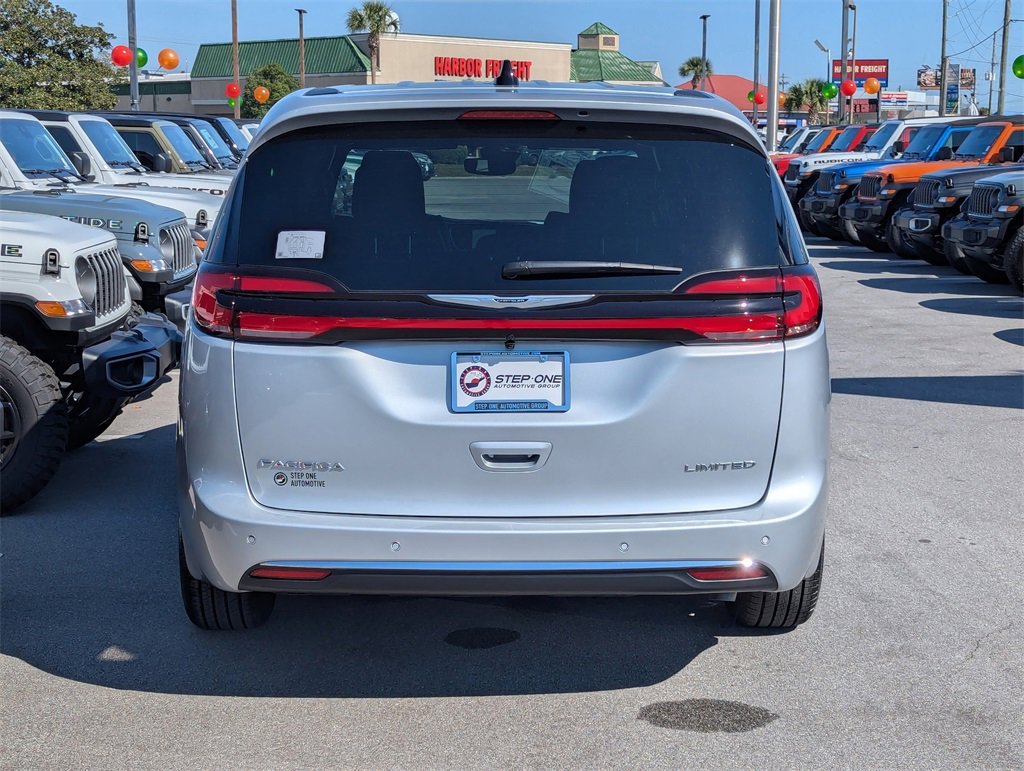 New 2026 Chrysler Pacifica Limited image 6