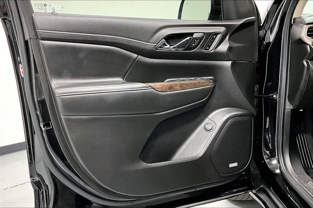 Used 2022 GMC Acadia Denali w/ Denali Ultimate Package FWD image 22