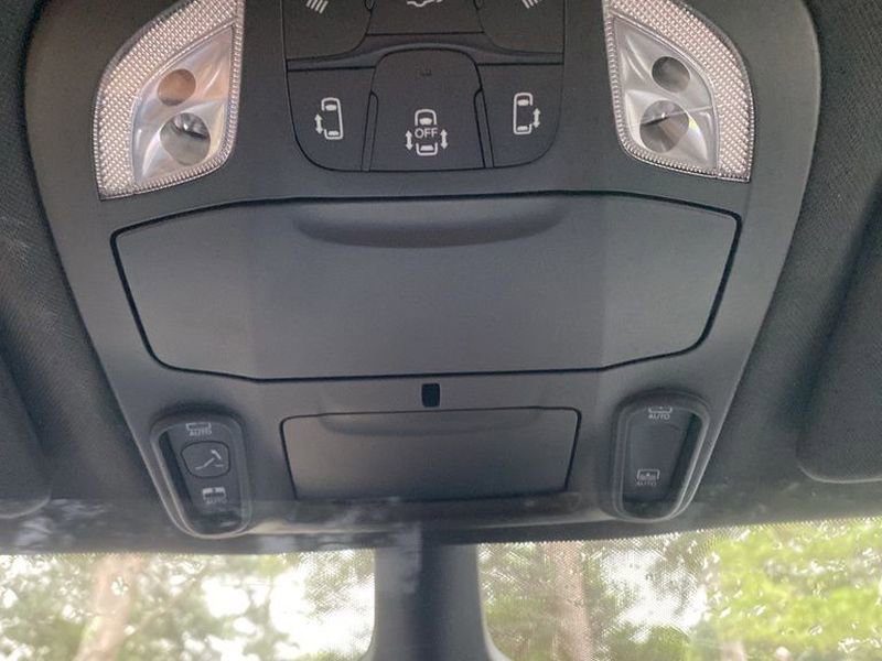 New 2026 Chrysler Pacifica Limited w/ S Appearance Package image 40