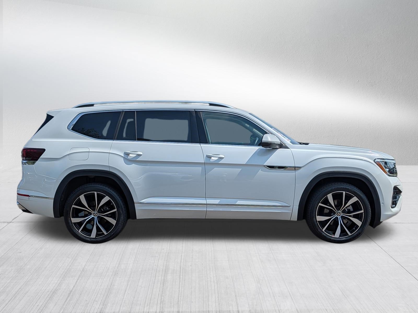 Certified 2025 Volkswagen Atlas SEL Premium R-Line AWD/4WD image 8
