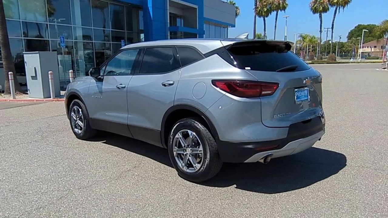 Used 2025 Chevrolet Blazer LT AWD/4WD image 6