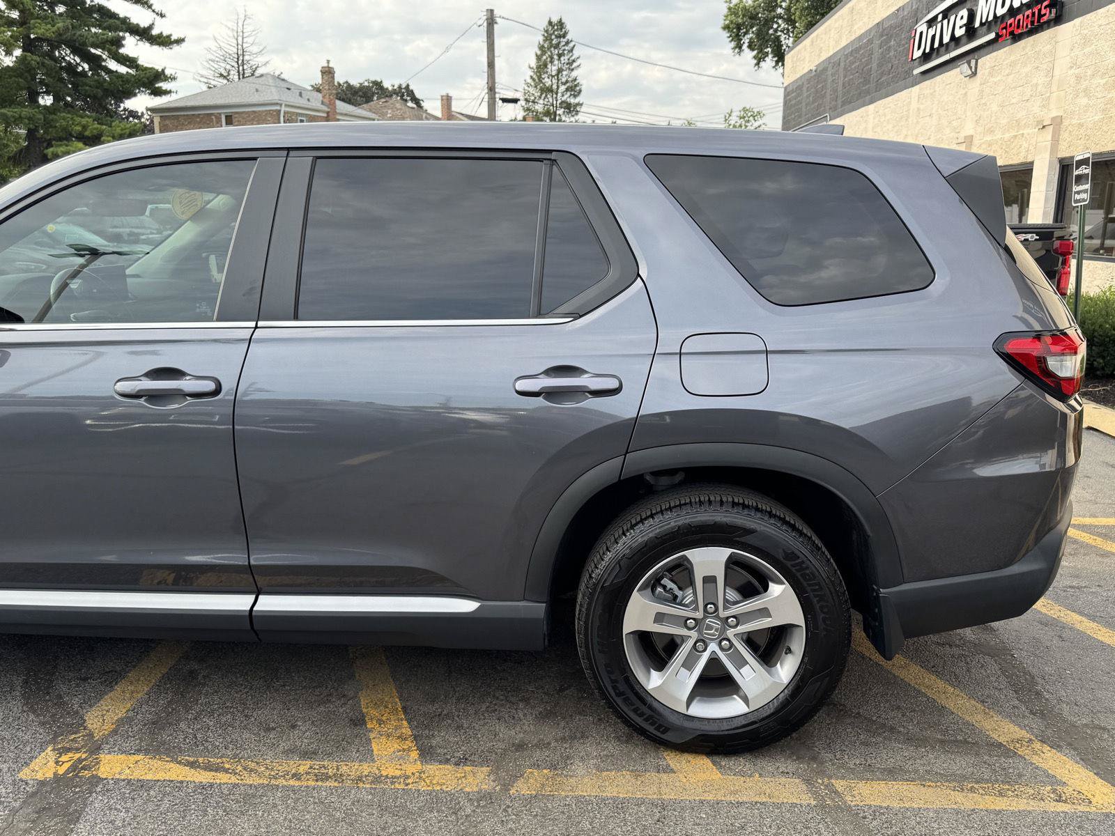 Used 2025 Honda Pilot EX-L image 2