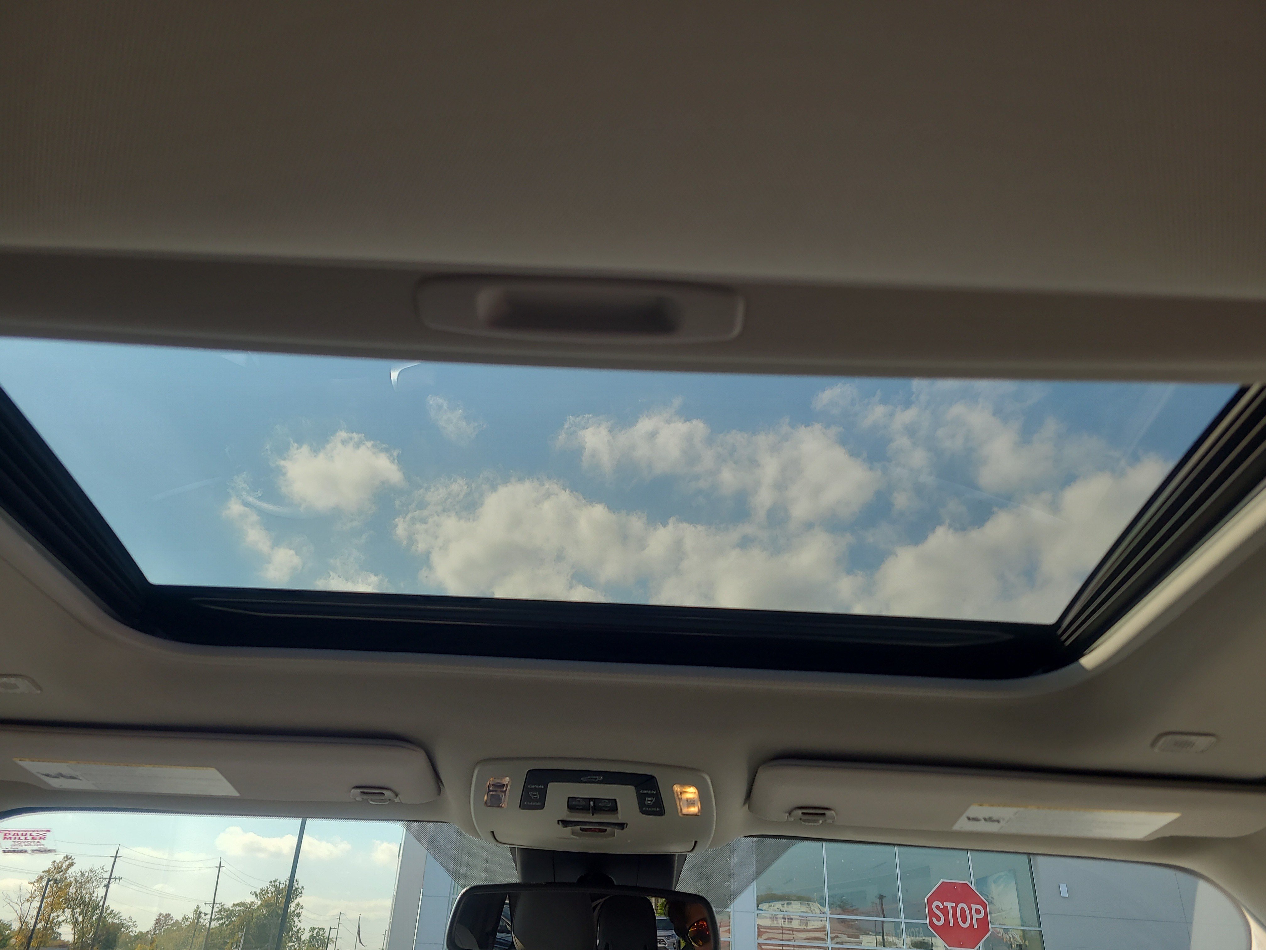 Certified 2026 Toyota Sienna XLE FWD image 19