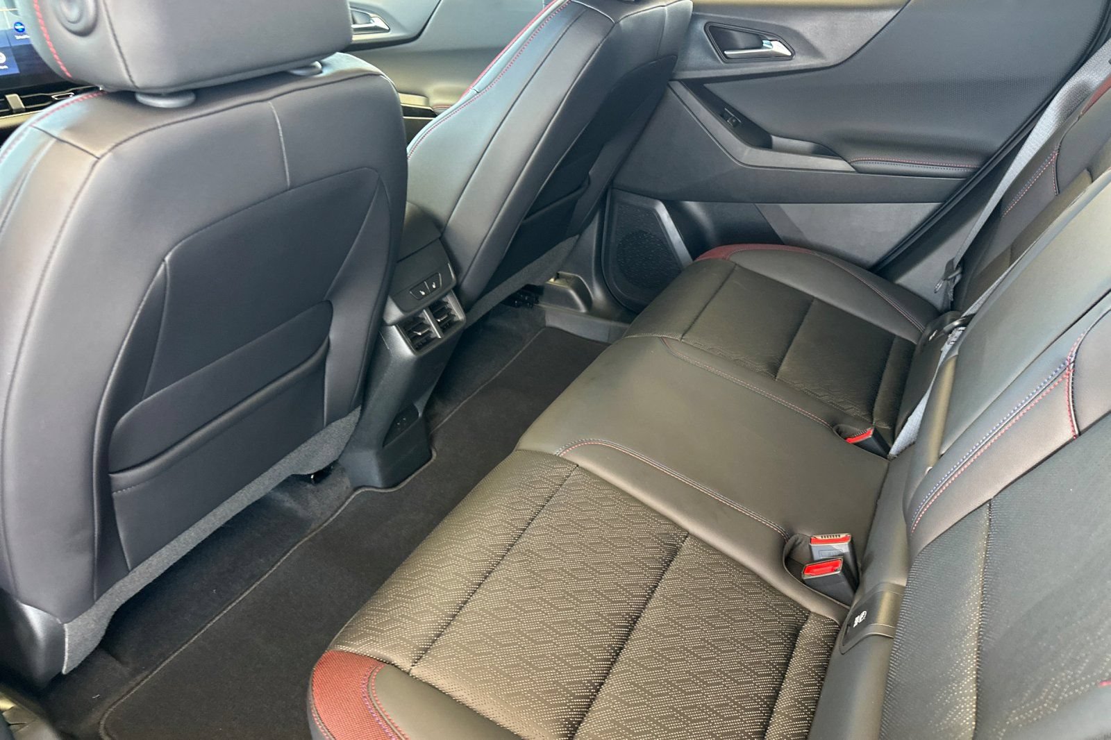 New 2026 Chevrolet Equinox RS w/ Convenience Package III AWD/4WD image 13