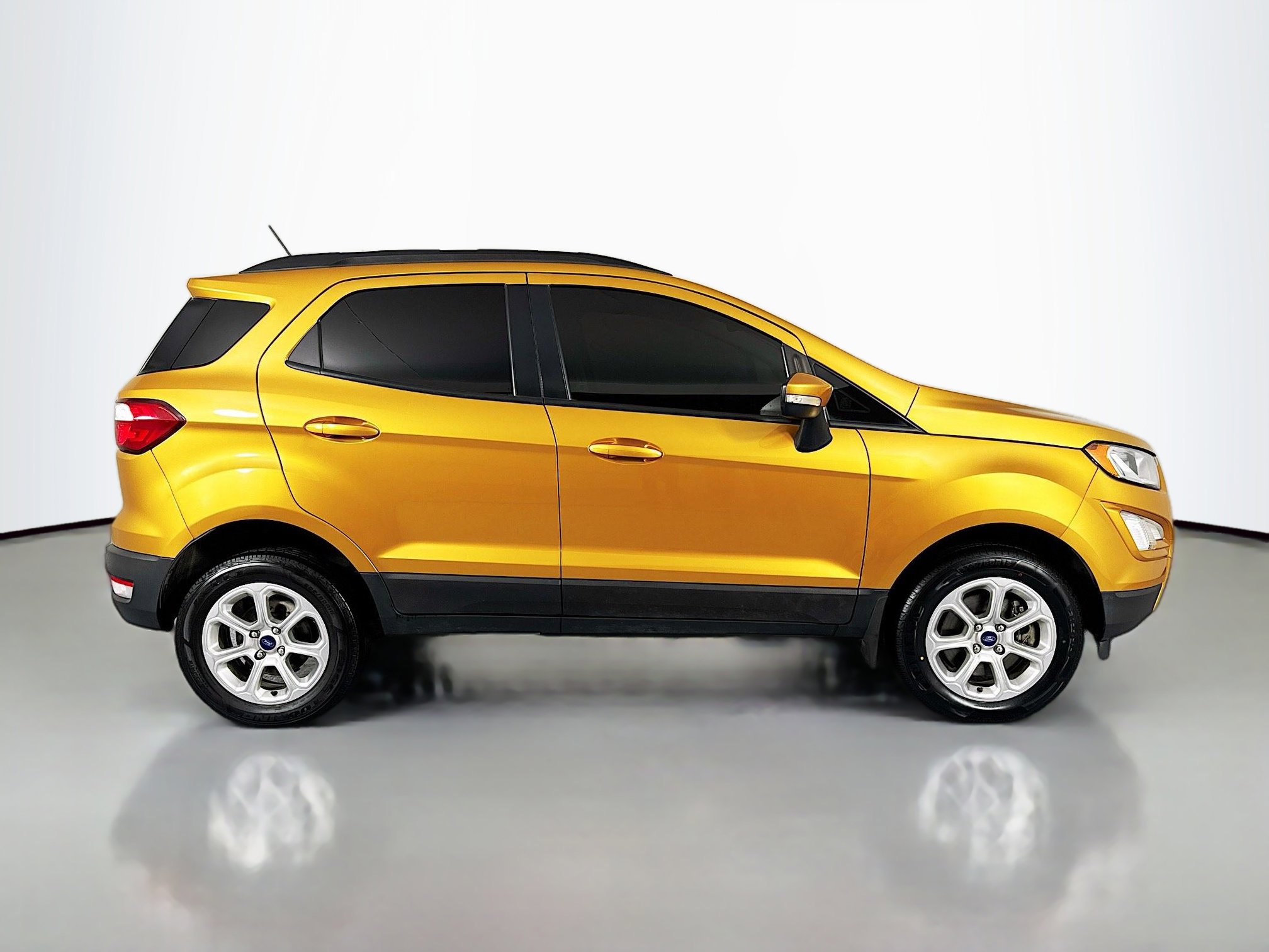 Used 2021 Ford EcoSport SE w/ SE Convenience Package image 4