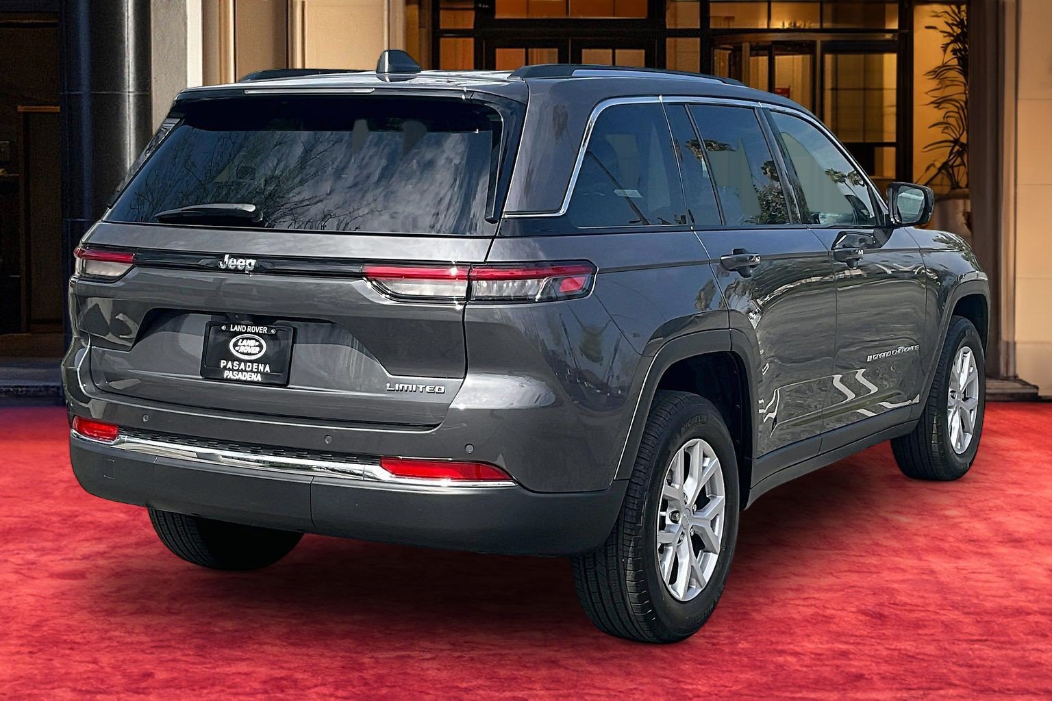 Used 2022 Jeep Grand Cherokee Limited w/ Trailer Tow Prep Group (B) RWD image 12