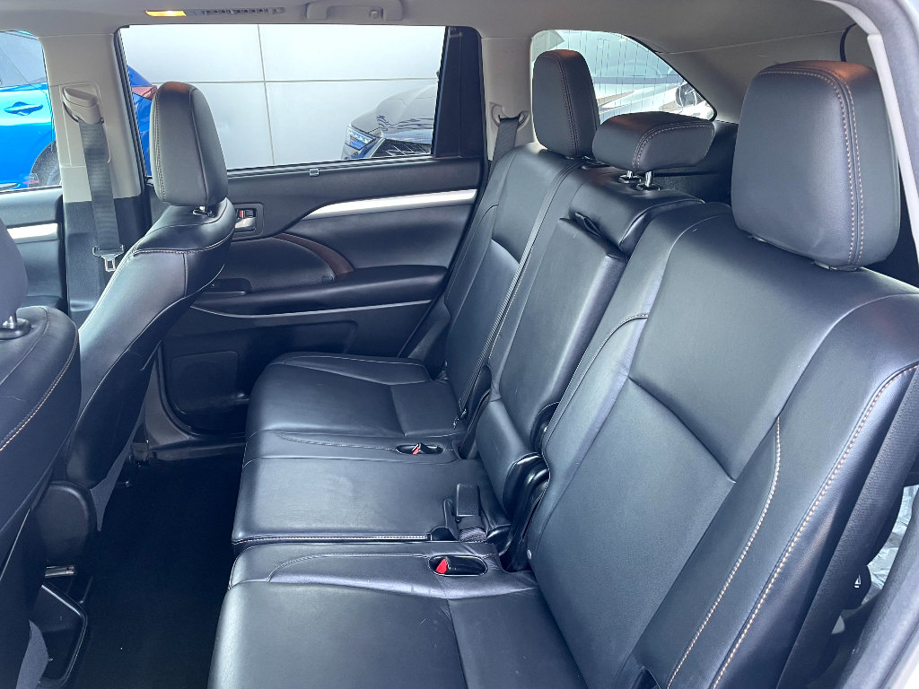 Used 2015 Toyota Highlander XLE AWD/4WD image 10