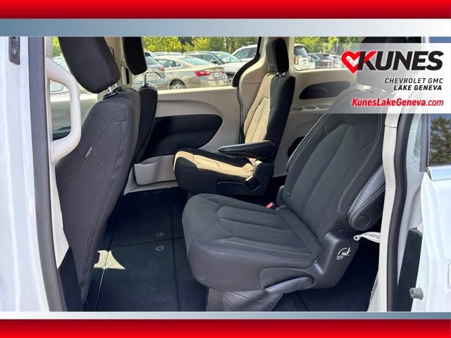 Used 2023 Chrysler Voyager LX FWD image 14