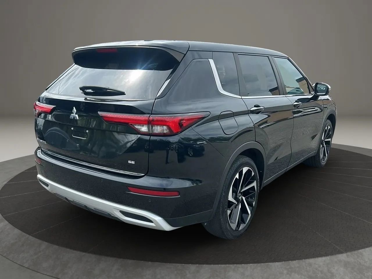 Used 2022 Mitsubishi Outlander SEL Black Edition AWD/4WD image 5