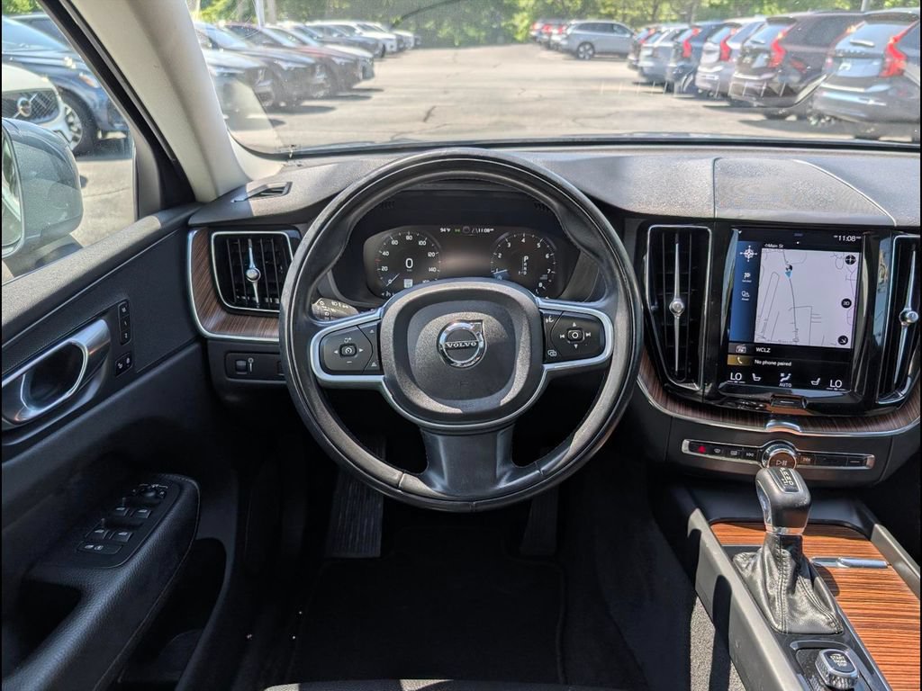 Used 2021 Volvo XC60 T6 Momentum AWD/4WD image 11