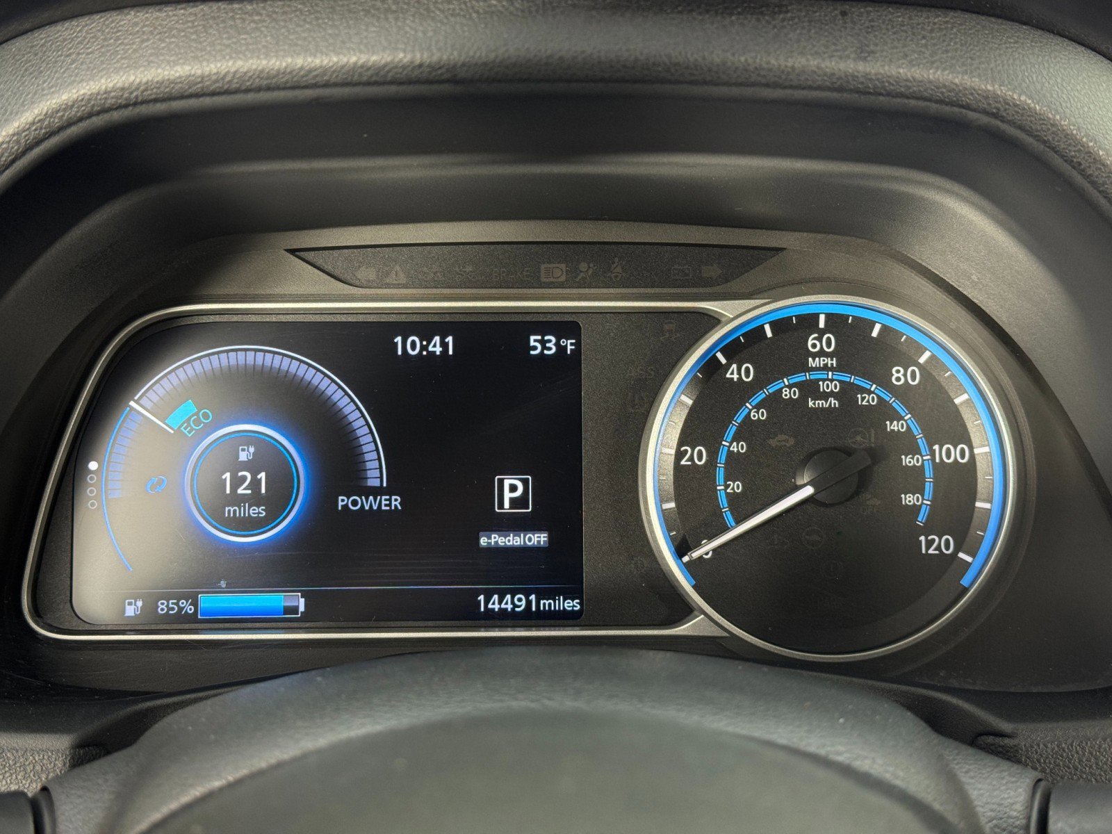 Used 2025 Nissan Leaf S image 17