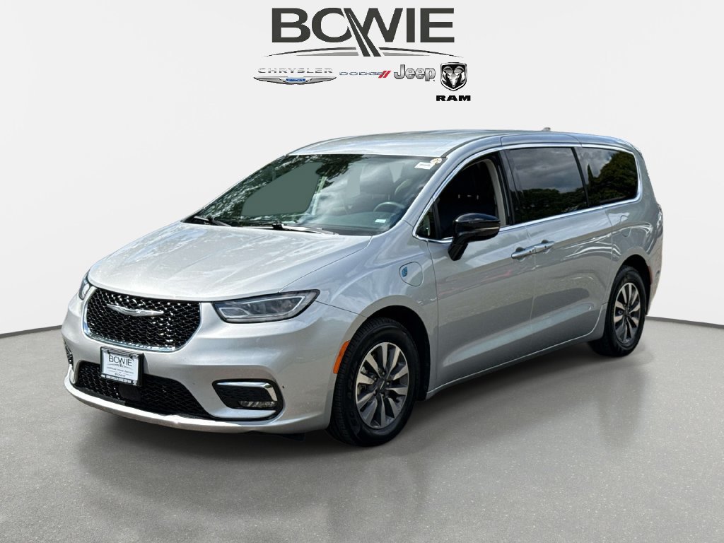 Used 2024 Chrysler Pacifica Limited FWD image 2