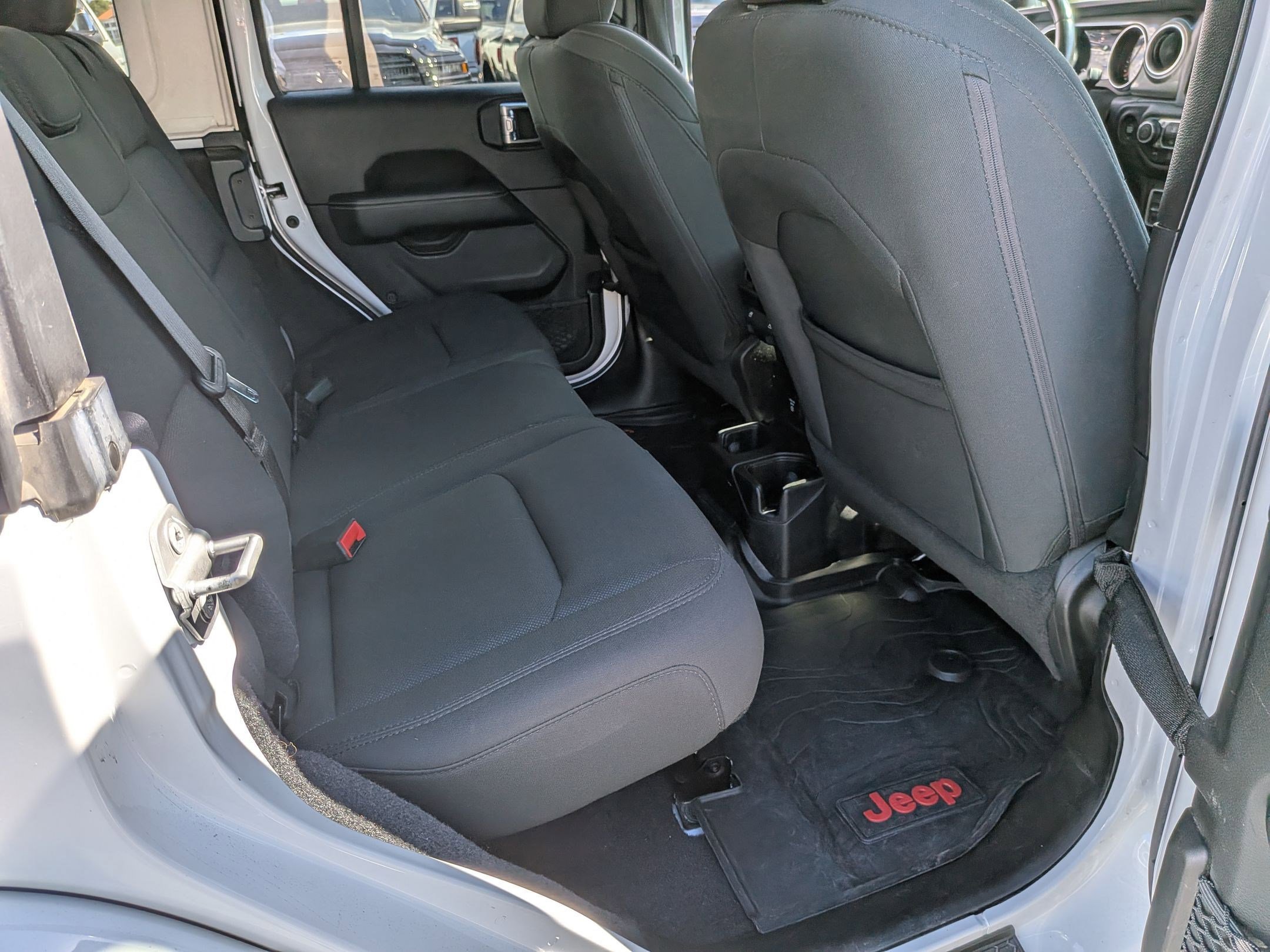 Used 2019 Jeep Wrangler Unlimited Sahara image 28