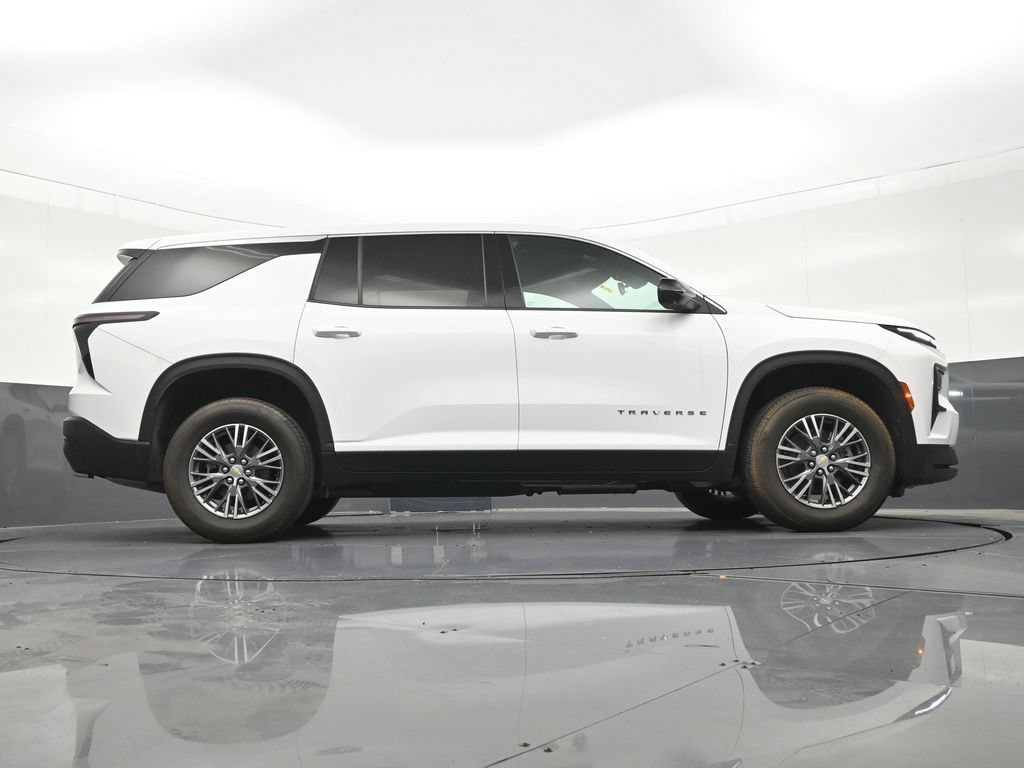 Used 2024 Chevrolet Traverse LS FWD image 28