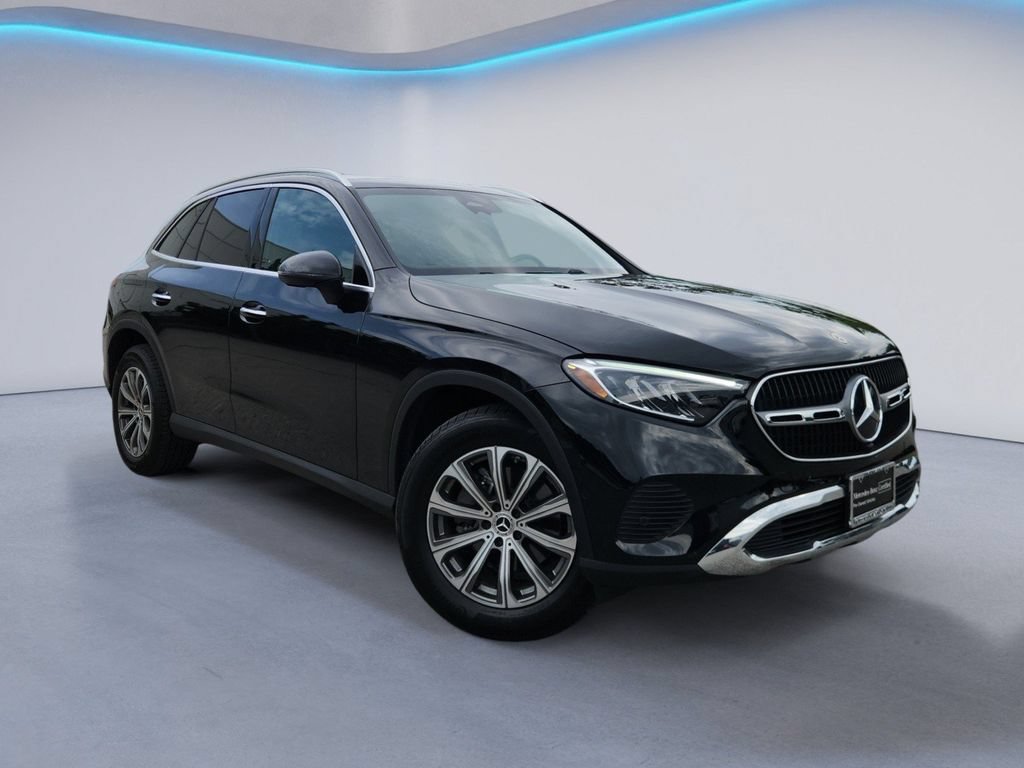 Certified 2025 Mercedes-Benz GLC 300 4MATIC image 2