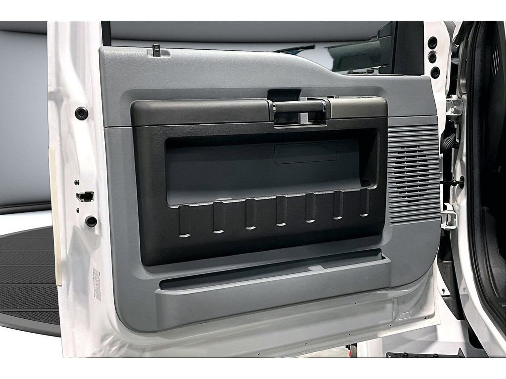 Used 2023 Ford F750 2WD Regular Cab Super Duty image 21