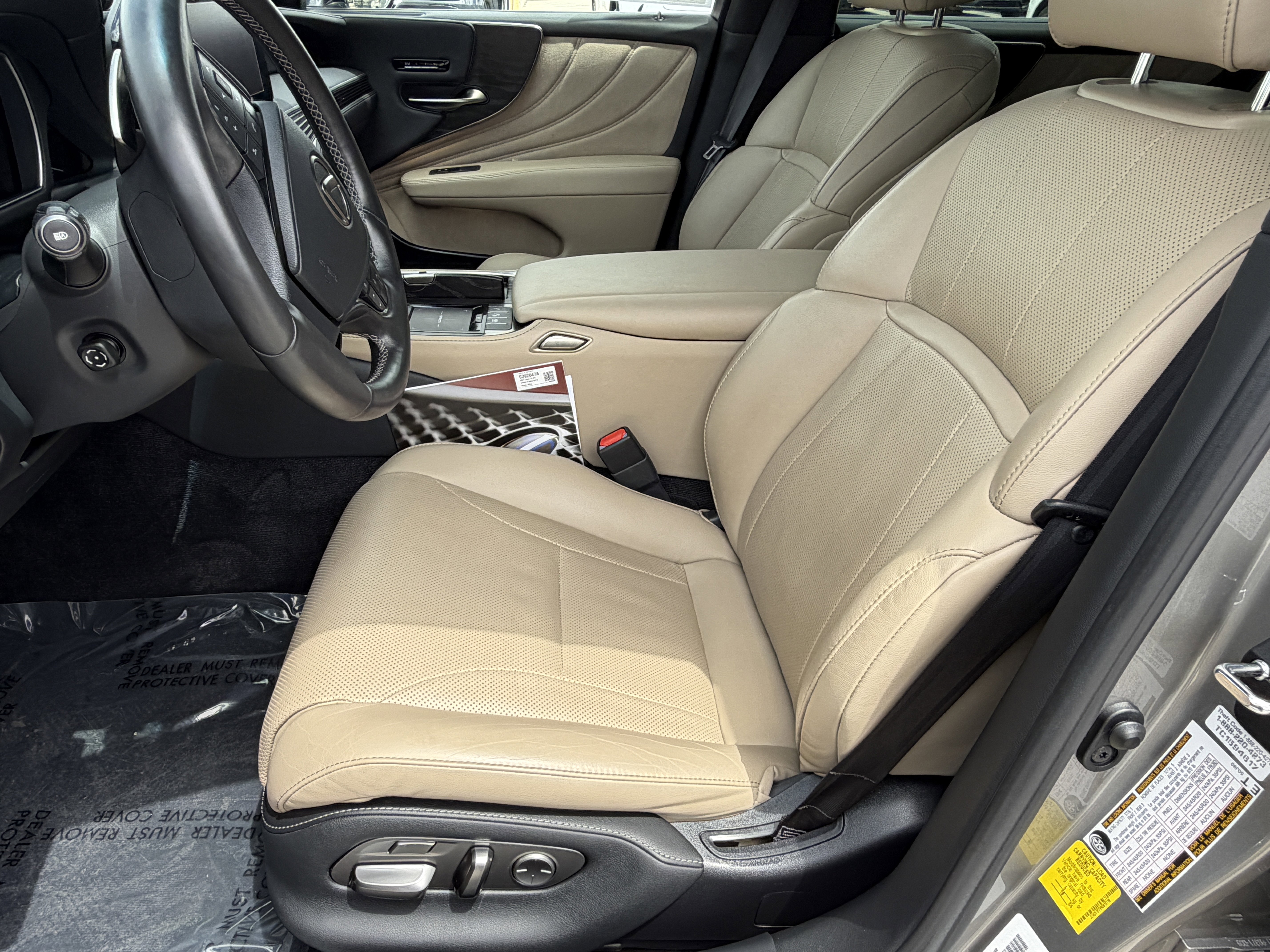 Certified 2022 Lexus LS 500 w/ Cold Weather Package (CK) RWD image 19