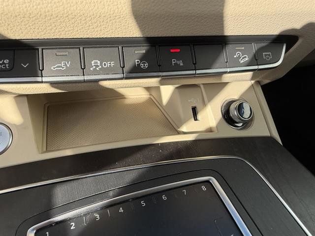 Used 2020 Audi Q5 e Prestige w/ Prestige Package image 25