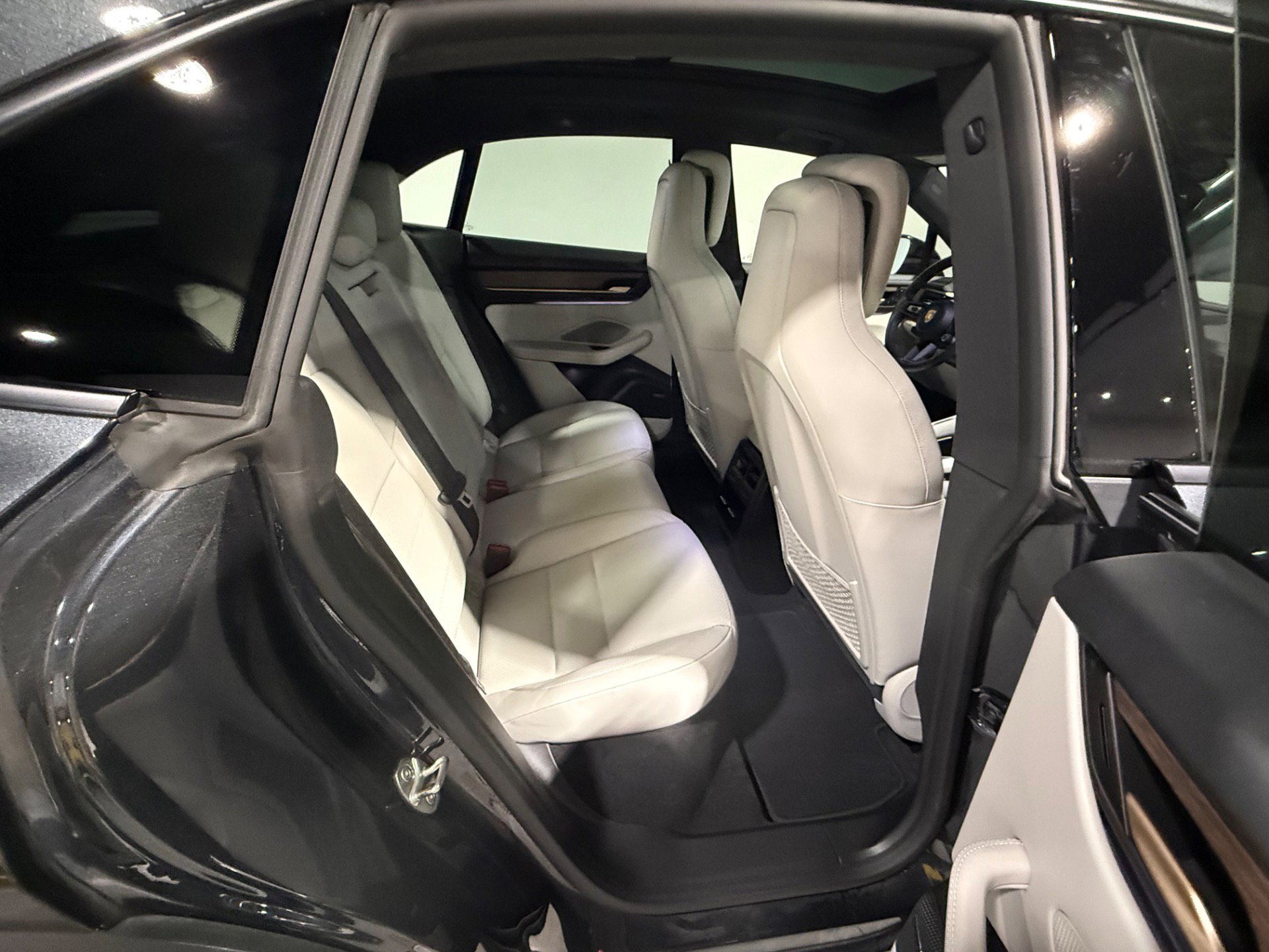 Used 2024 Porsche Macan 4 Electric w/ Premium Package image 73