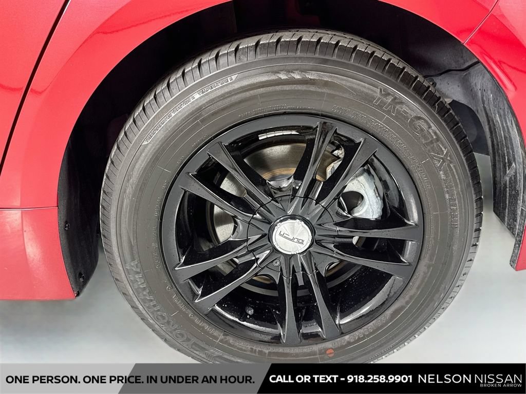Used 2021 Toyota Corolla LE FWD image 28