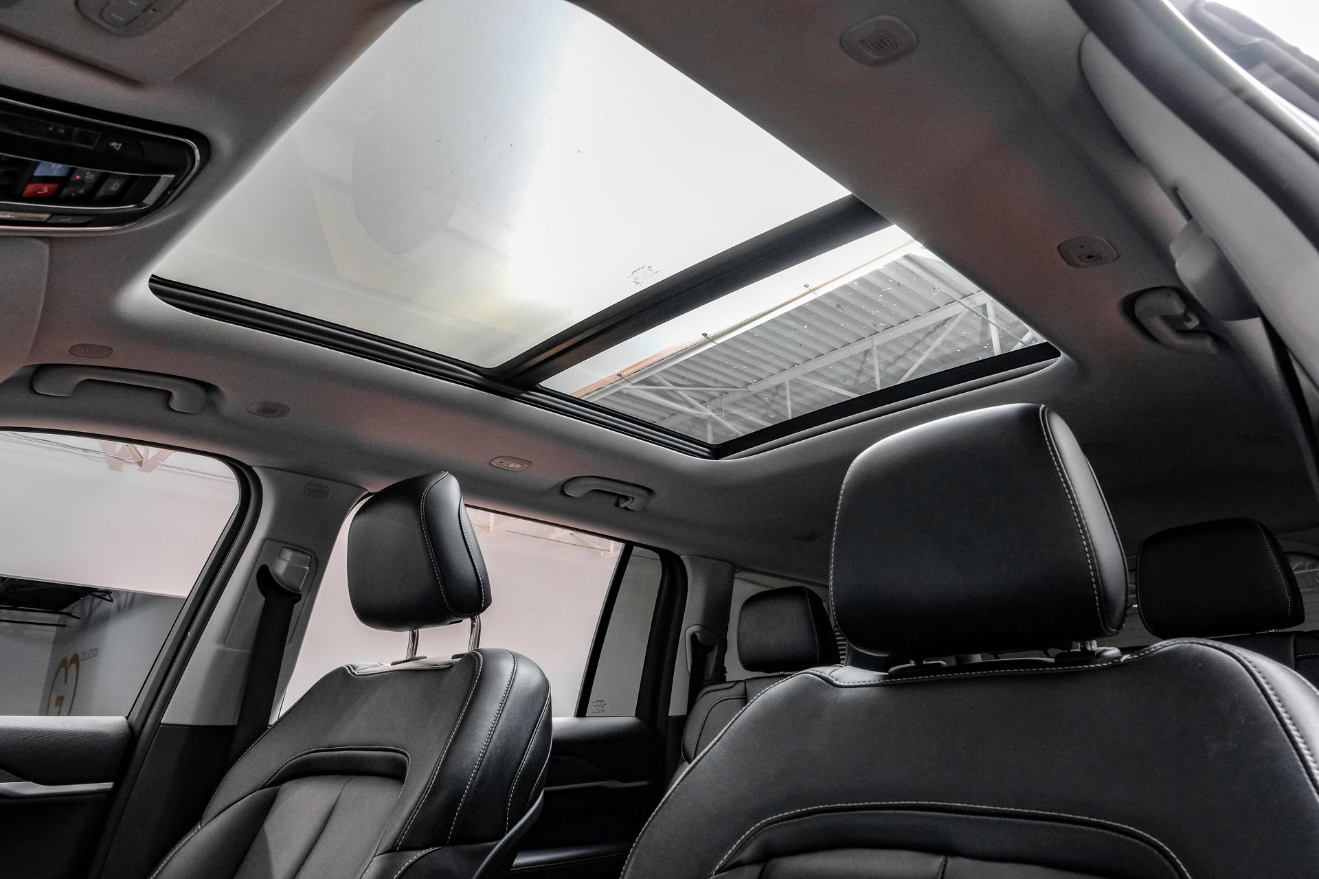 Used 2023 Jeep Grand Cherokee L Limited AWD/4WD image 5
