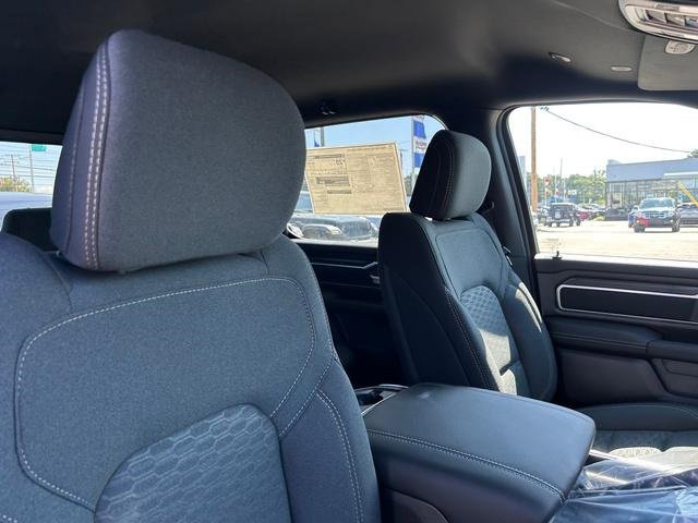 New 2026 RAM 1500 4x4 Crew Cab image 32