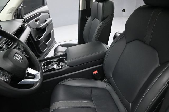 Used 2025 Honda Pilot Touring image 14