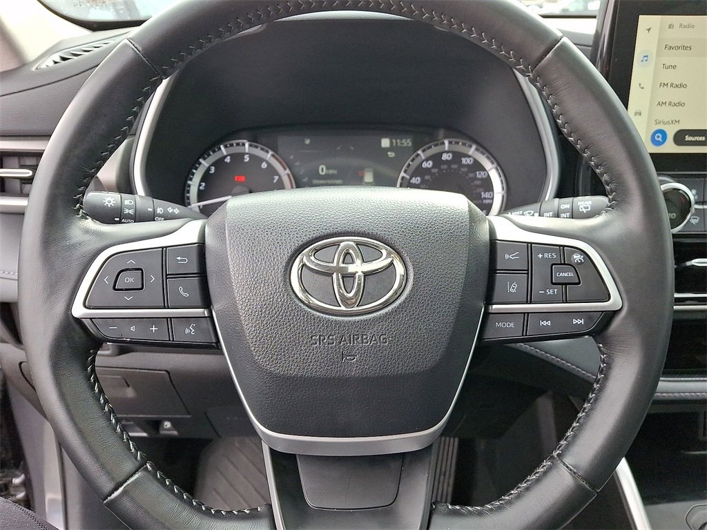 Used 2023 Toyota Highlander XLE image 16
