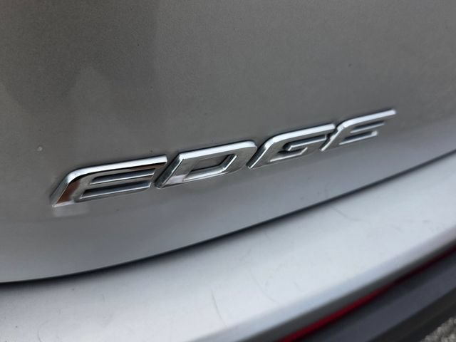 Used 2018 Ford Edge Titanium w/ Technology Package FWD image 15