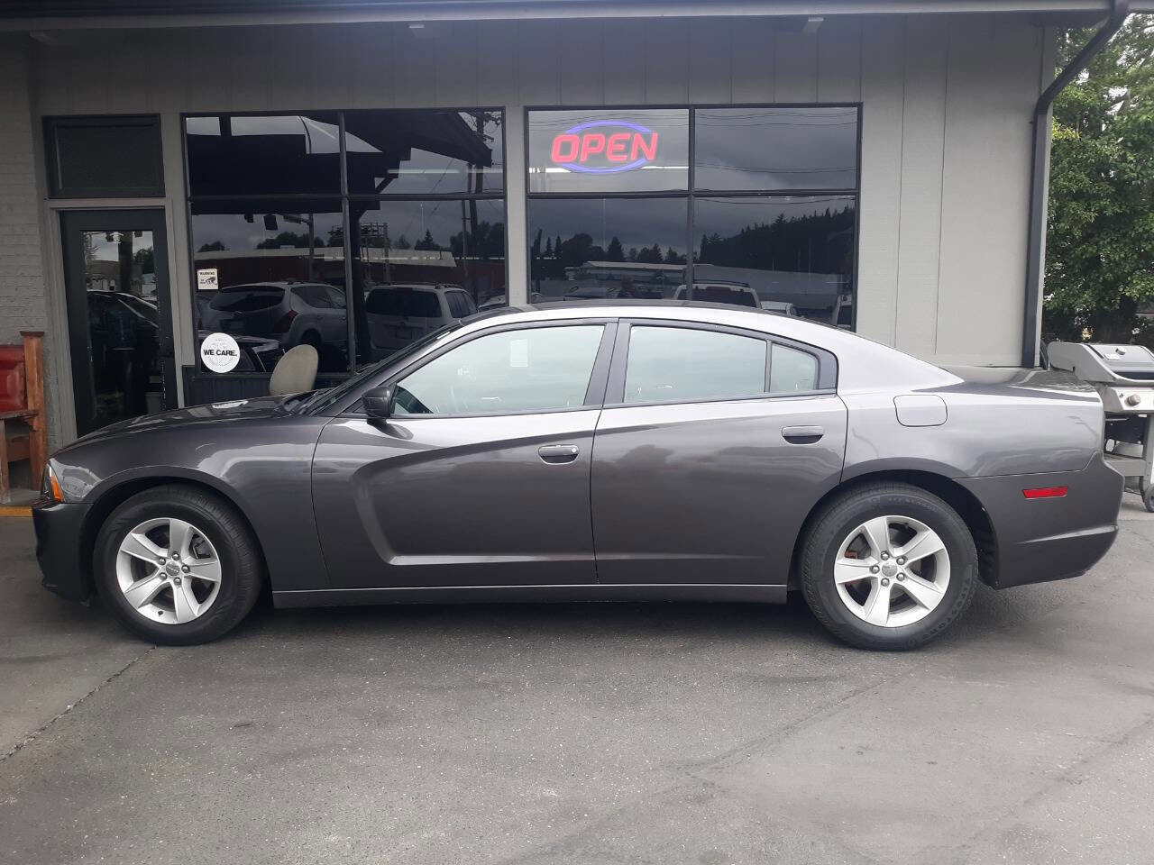 Used 2014 Dodge Charger SE image 2