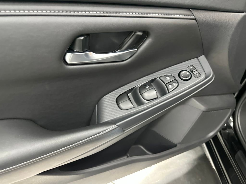 Used 2025 Nissan Sentra SV FWD image 10