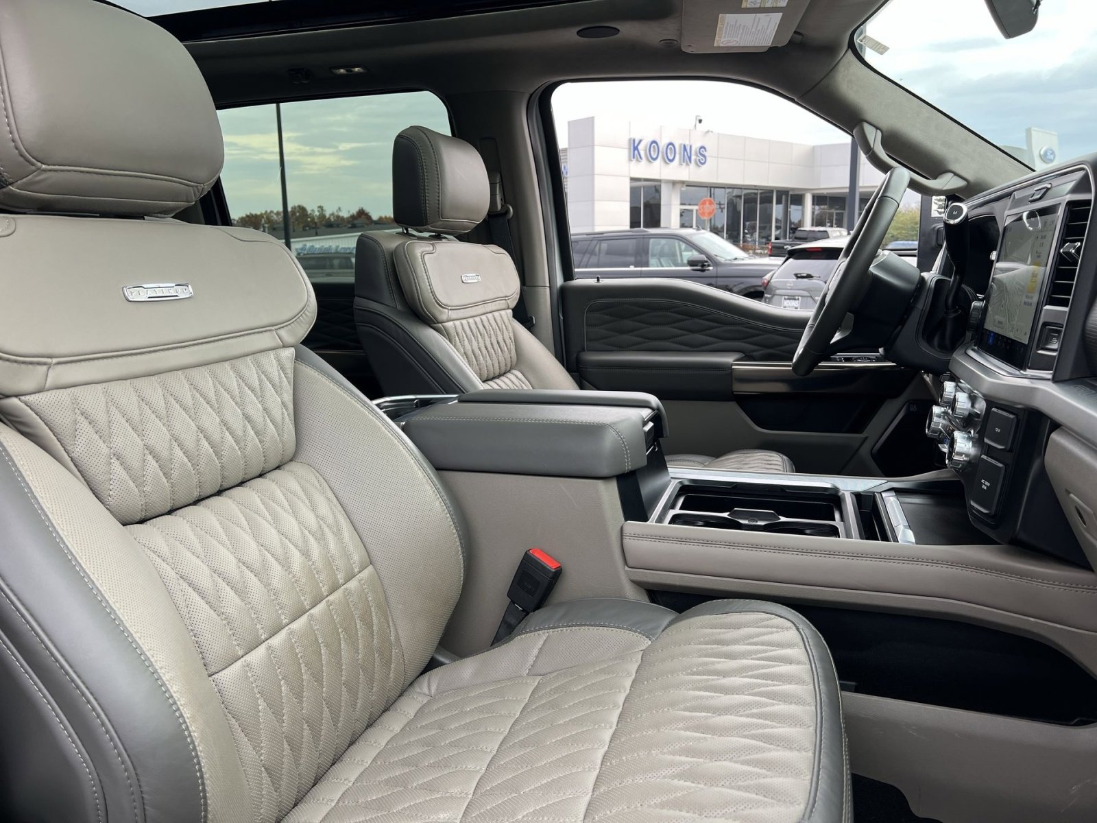 Used 2025 Ford F450 Platinum w/ Platinum Plus Package image 27