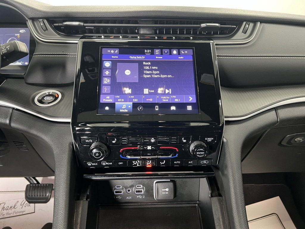 Used 2024 Jeep Grand Cherokee Altitude image 12