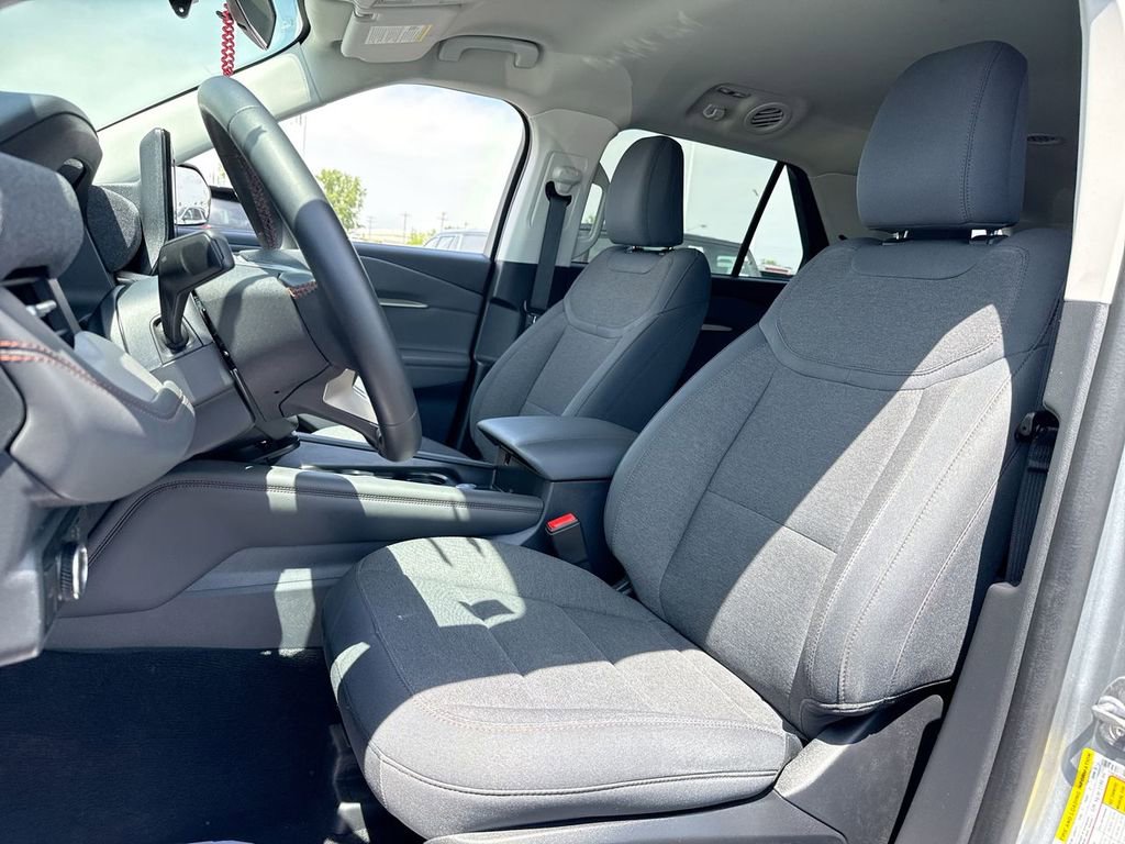 Used 2025 Ford Explorer Active AWD/4WD image 11
