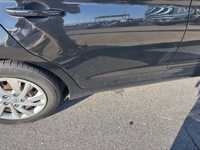 Used 2017 Hyundai Elantra SE FWD image 18